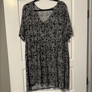 Women's Black and Gray Leopard Print Top